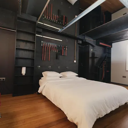 Apartment Kinky In