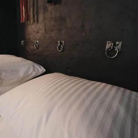 Kinky In Apartman *