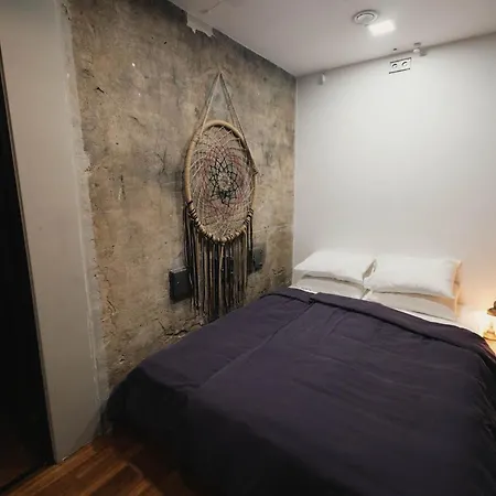 Kinky In Apartman *